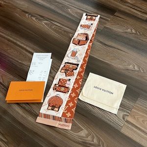 Louis Vuitton fall for you bandeau M77804 $220 mint condition